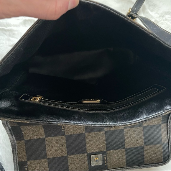 Vintage Fendi crossbody bag - Picture 5 of 15